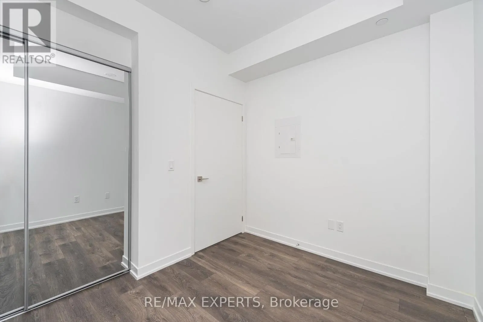 1824 - 498 CALDARI ROAD
