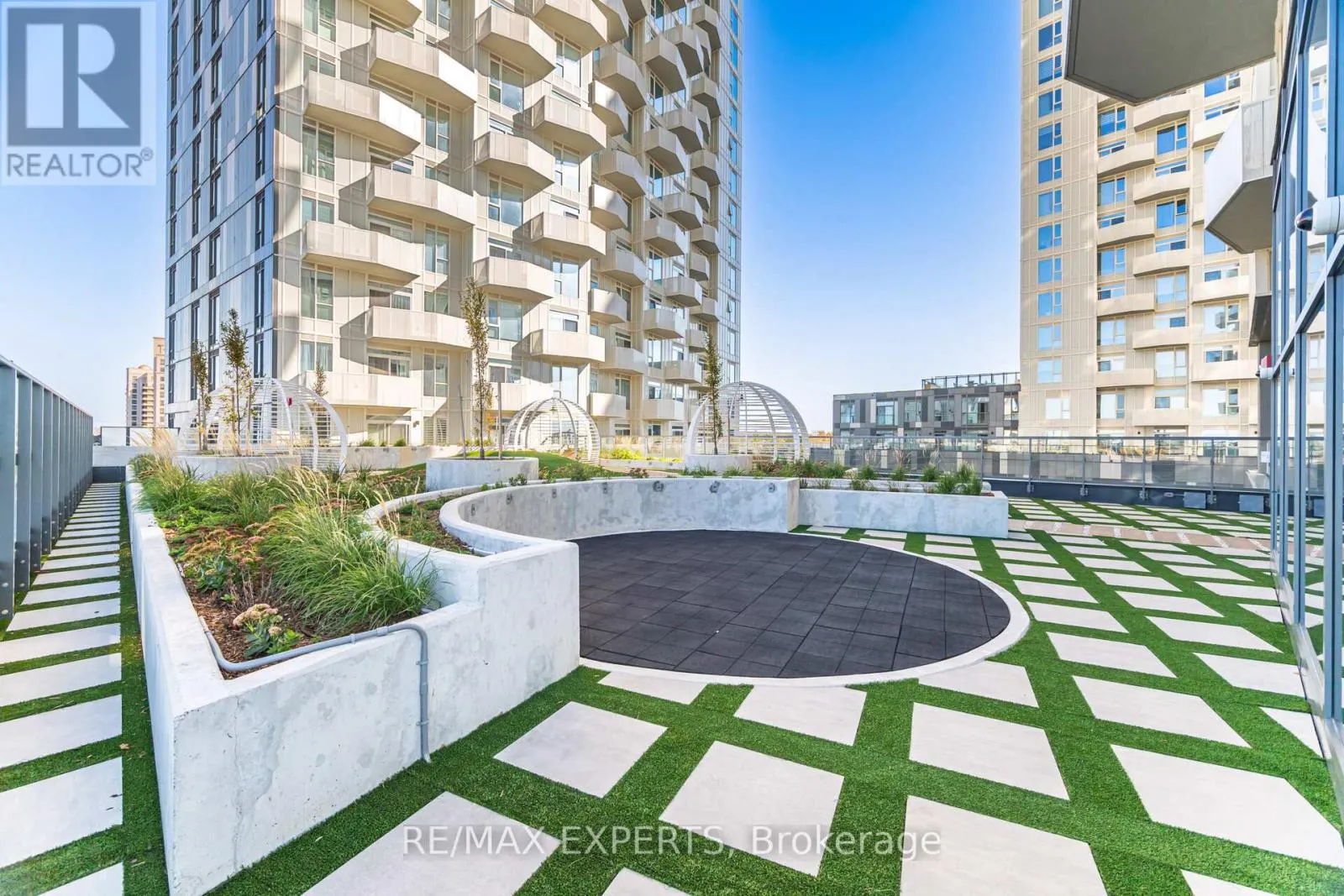 1824 - 498 CALDARI ROAD