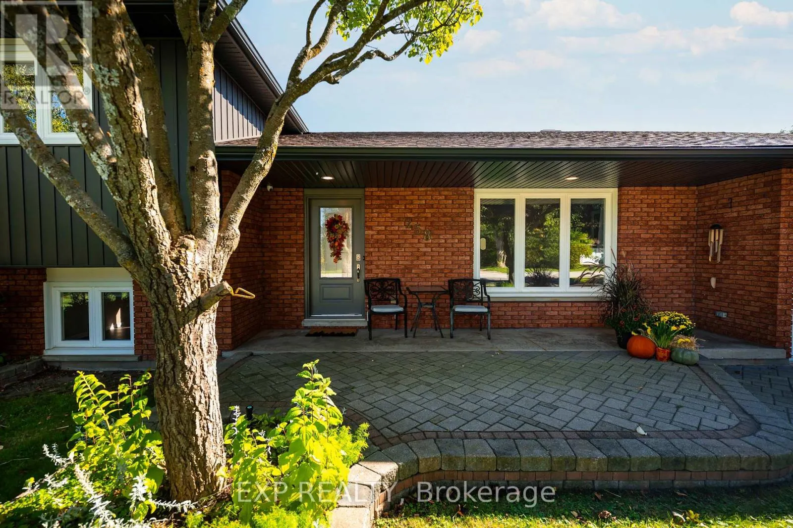 258 NELSON CRESCENT