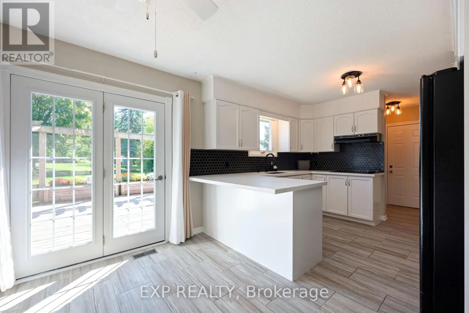 258 NELSON CRESCENT