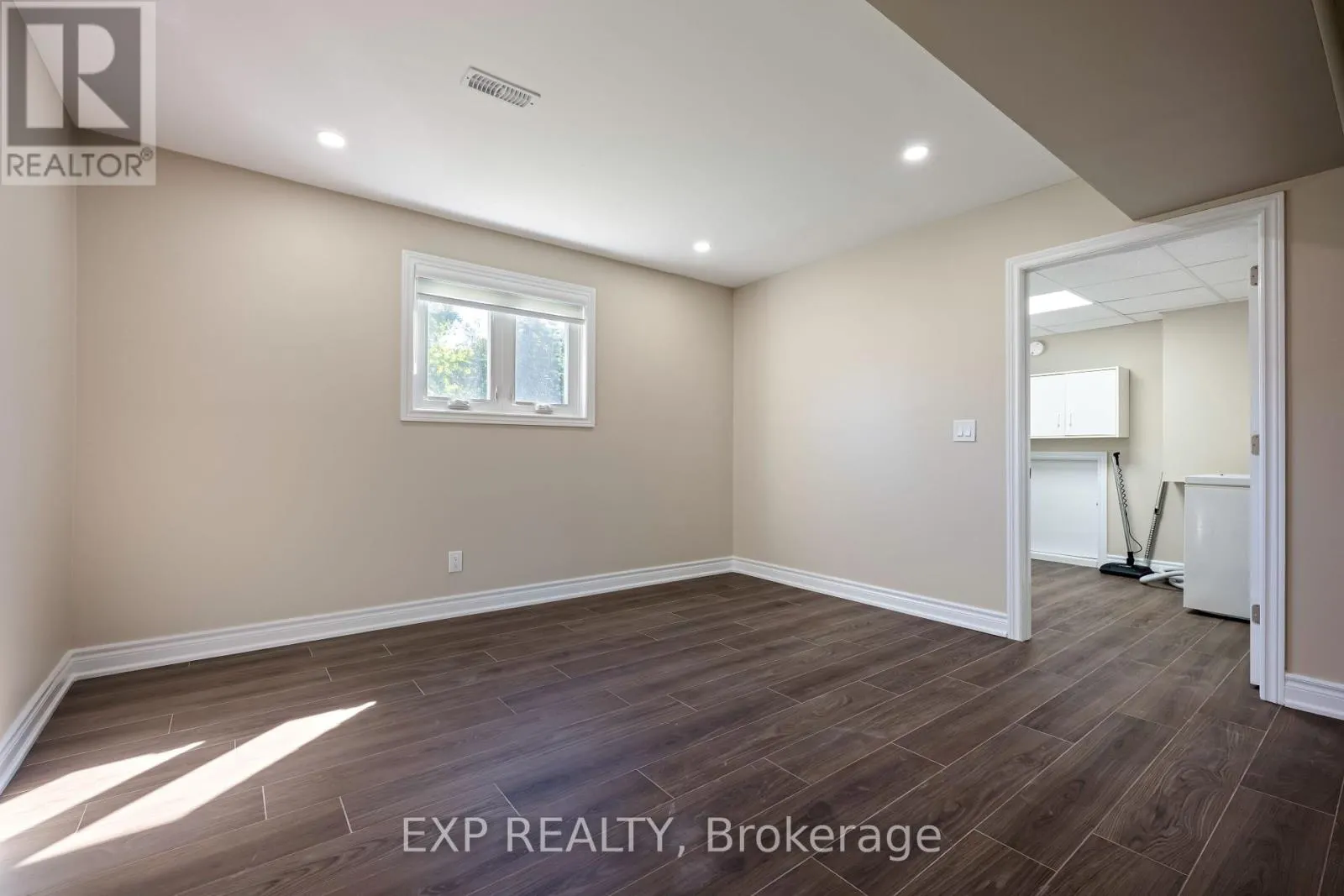 258 NELSON CRESCENT