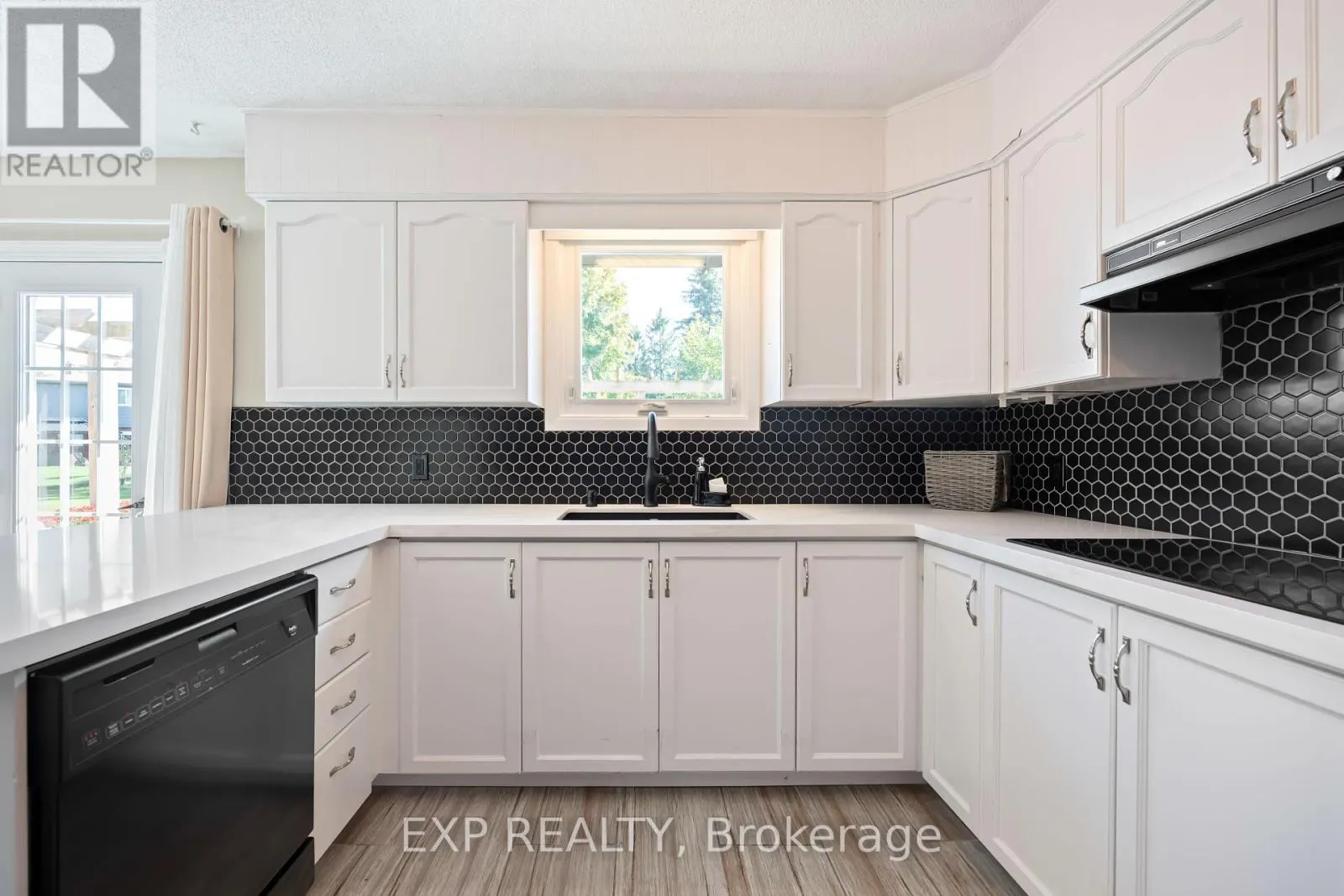 258 NELSON CRESCENT