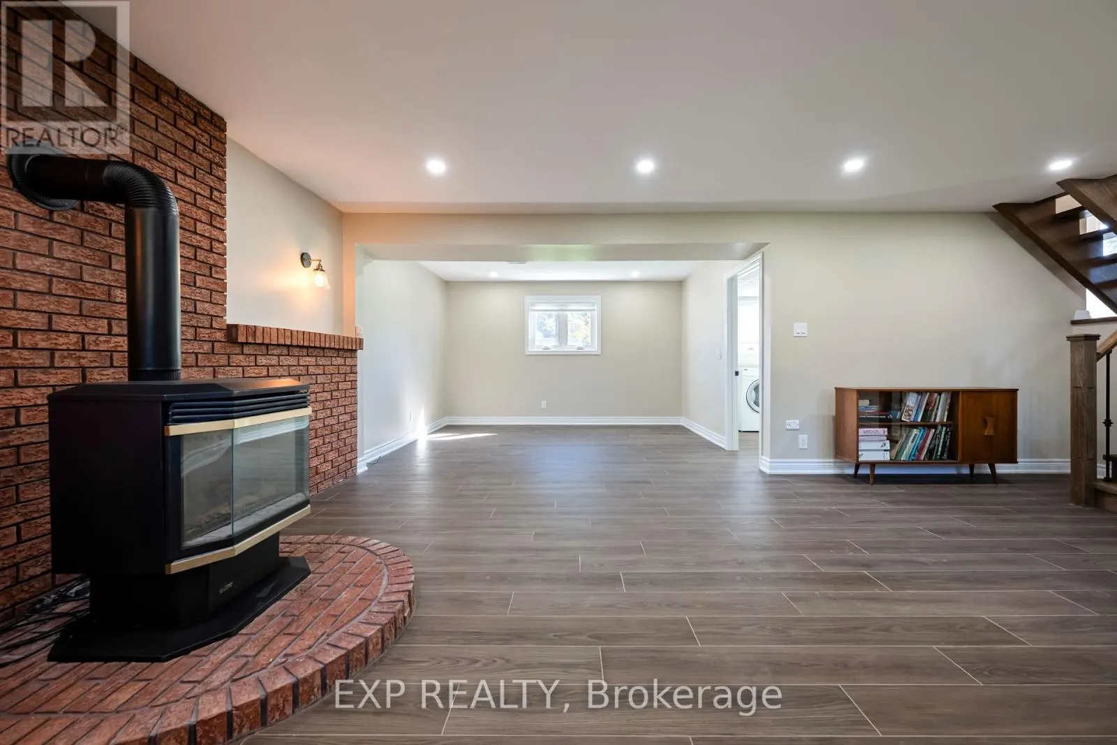 258 NELSON CRESCENT