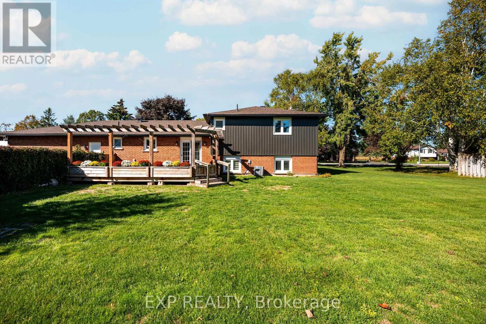 258 NELSON CRESCENT