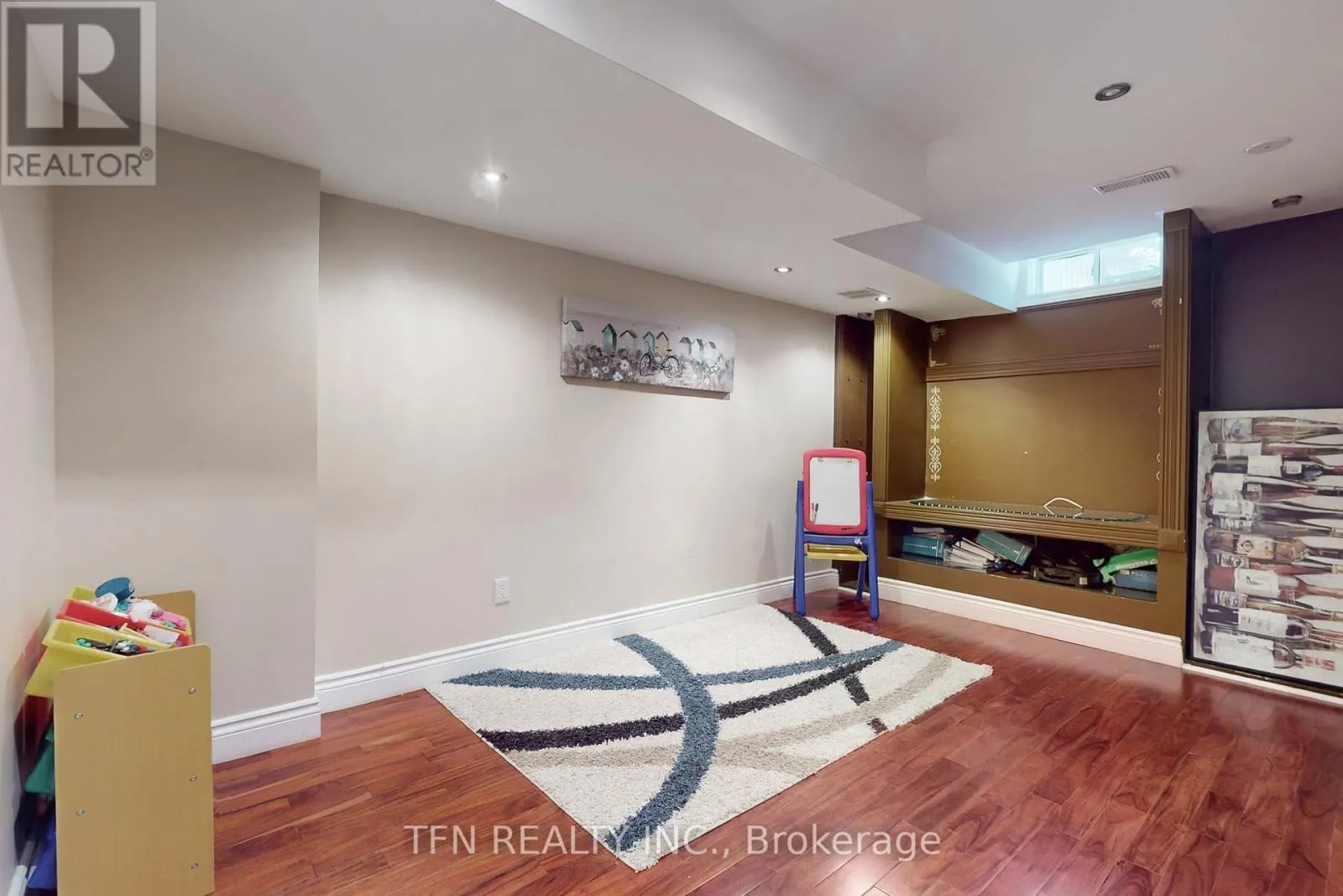 24 LUCERNE DRIVE