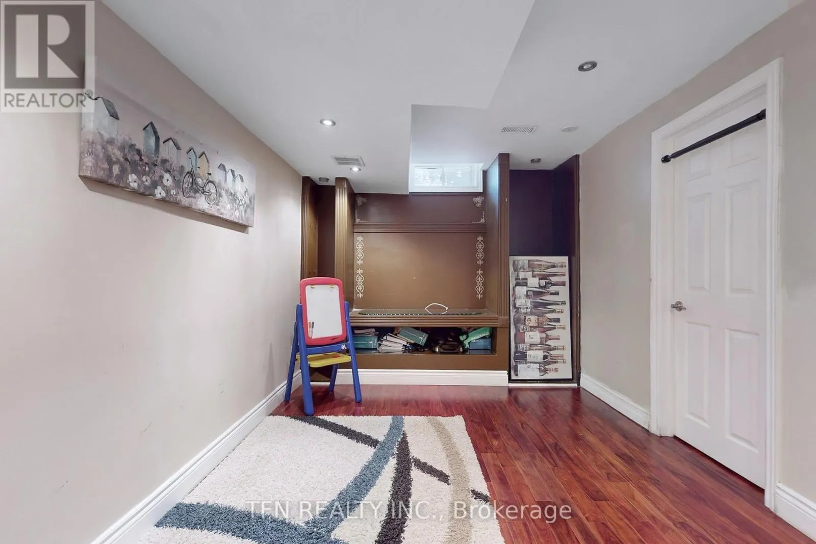 24 LUCERNE DRIVE