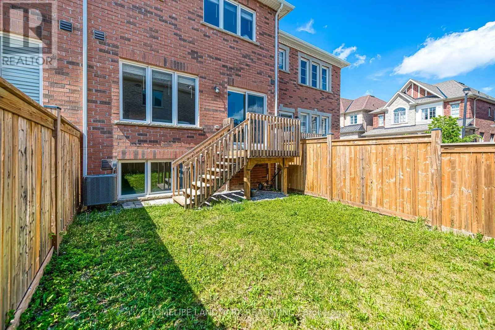 33 THORNAPPLE LANE