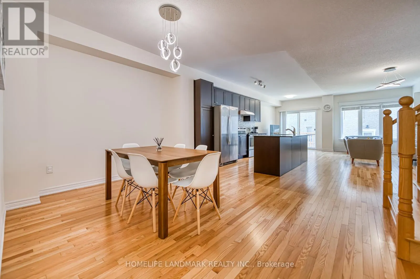 33 THORNAPPLE LANE