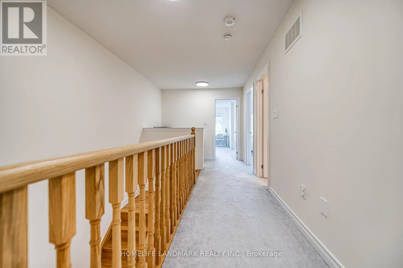 33 THORNAPPLE LANE