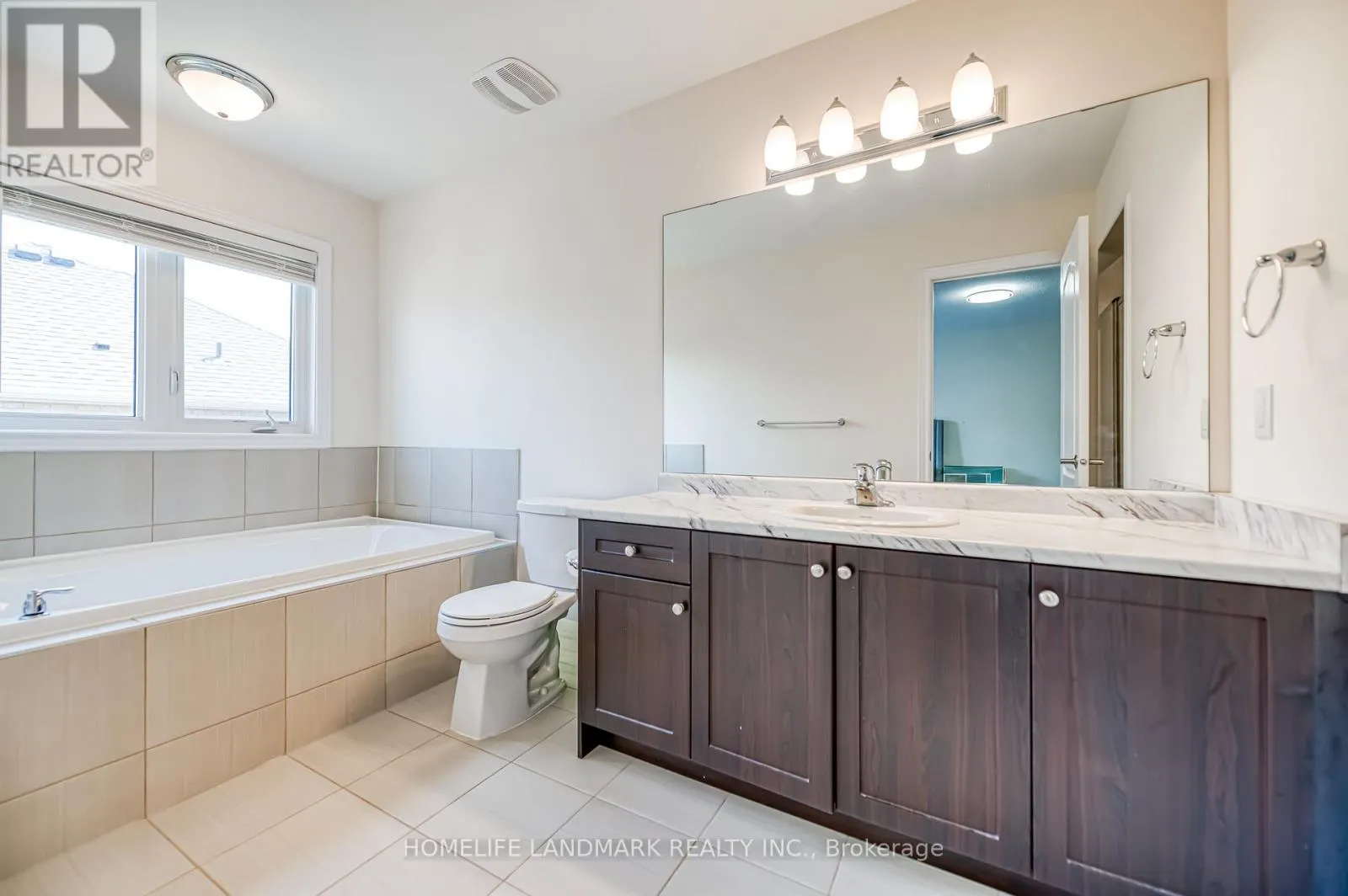 33 THORNAPPLE LANE