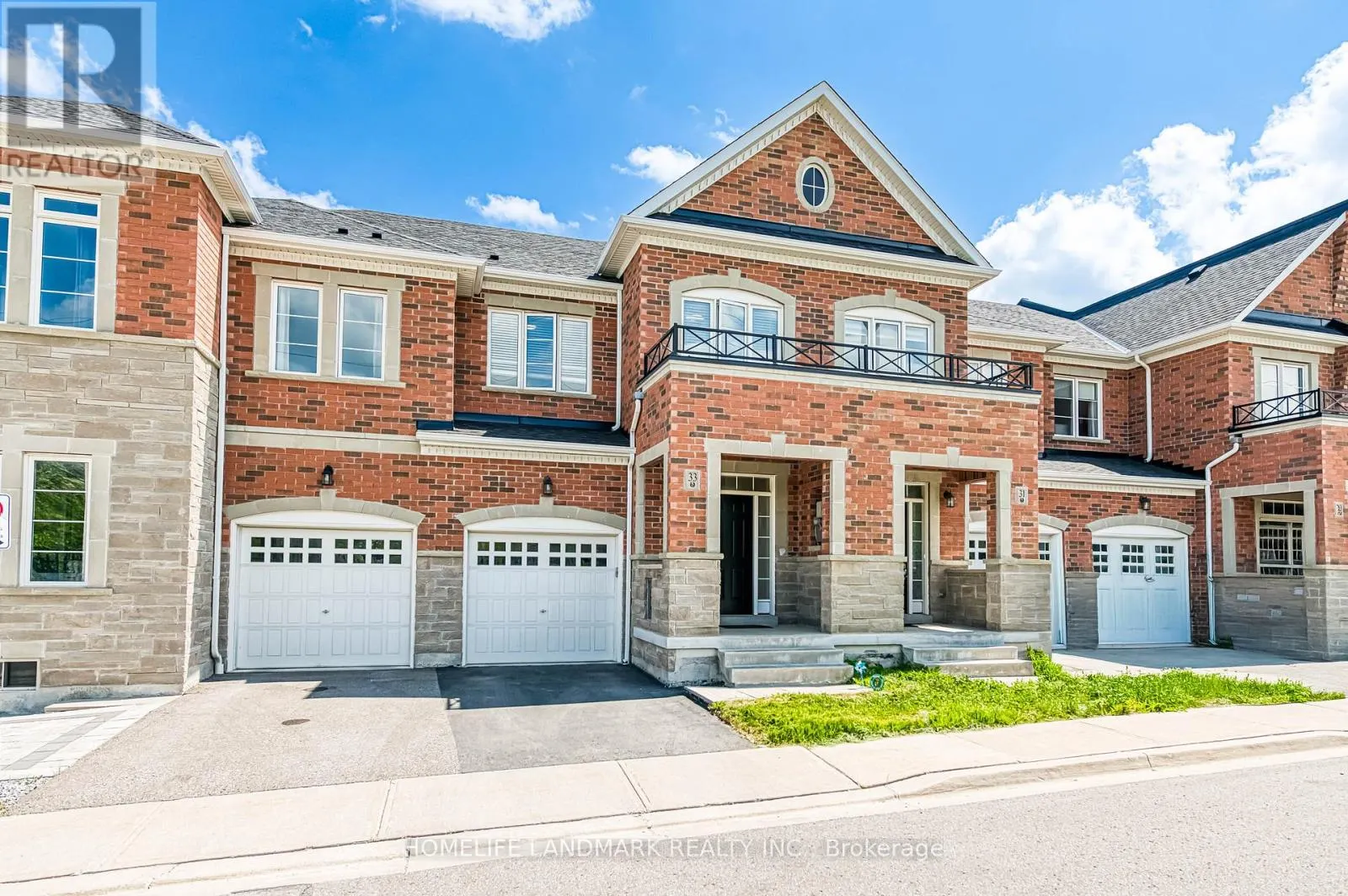 33 THORNAPPLE LANE