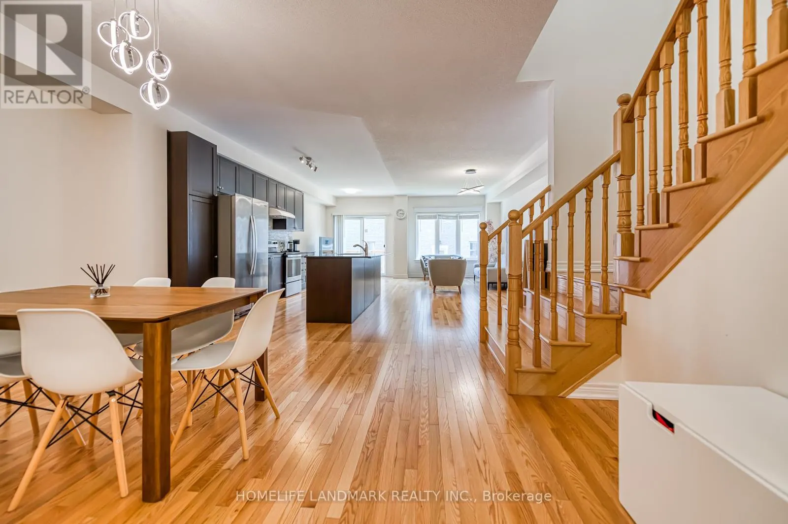 33 THORNAPPLE LANE