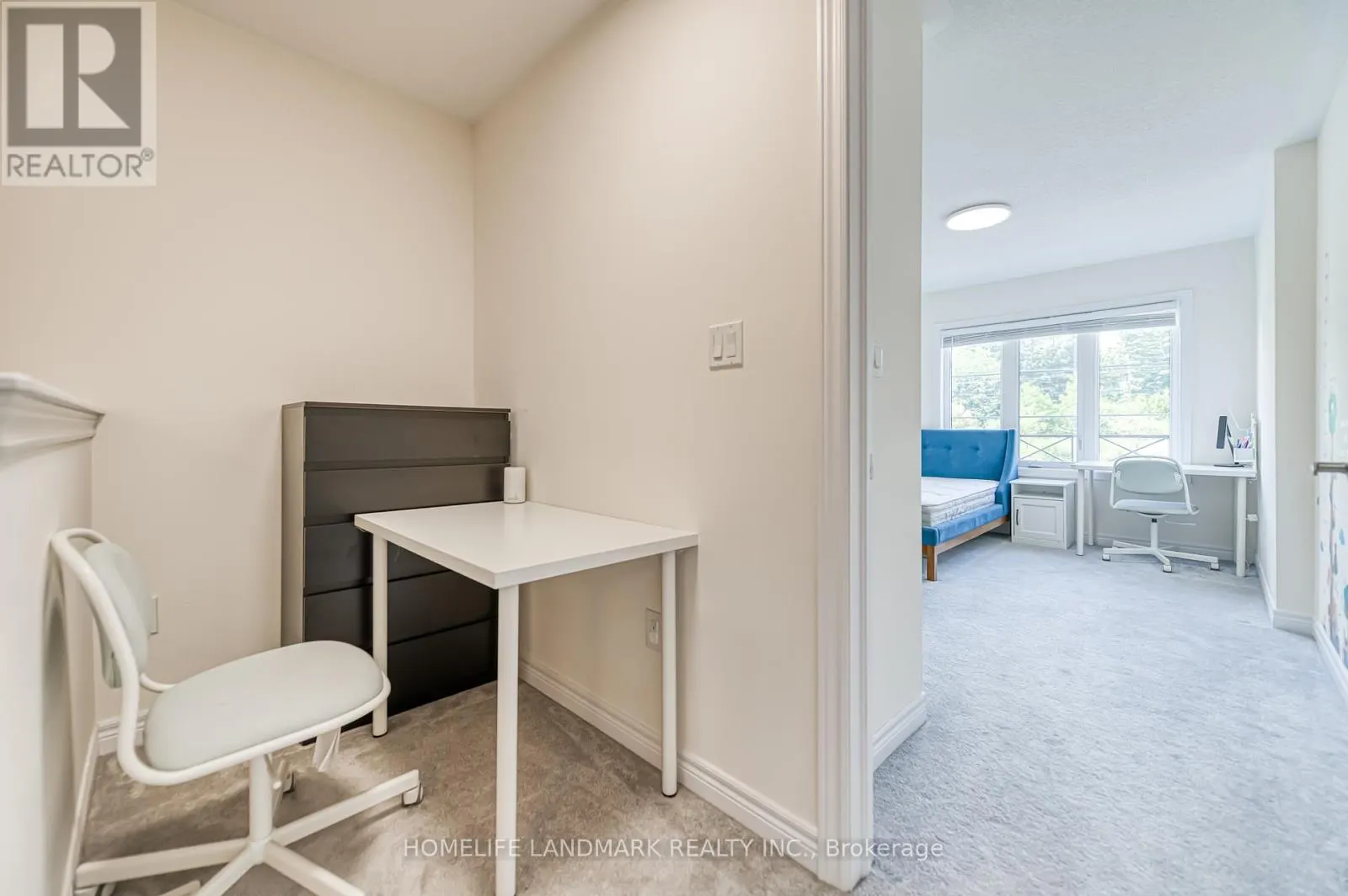 33 THORNAPPLE LANE