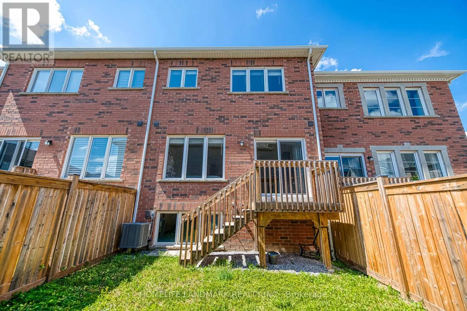 33 THORNAPPLE LANE