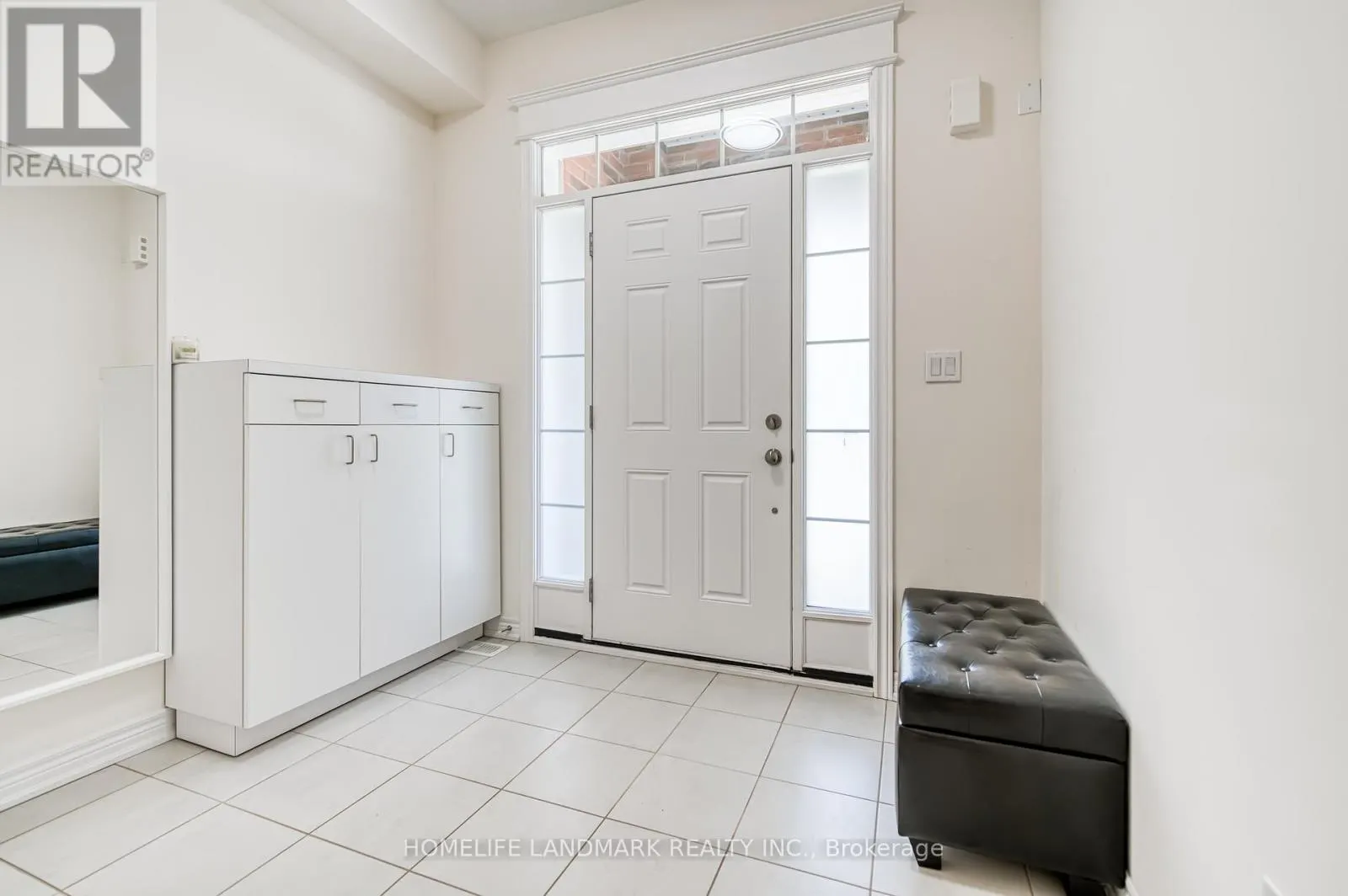 33 THORNAPPLE LANE