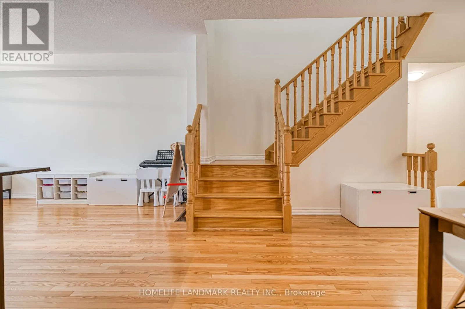 33 THORNAPPLE LANE