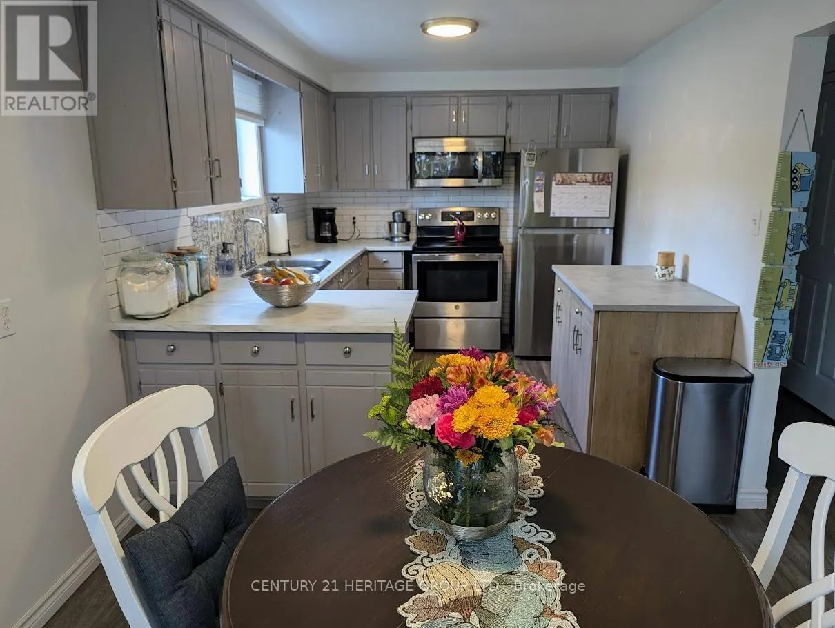 176 JOHN STREET W