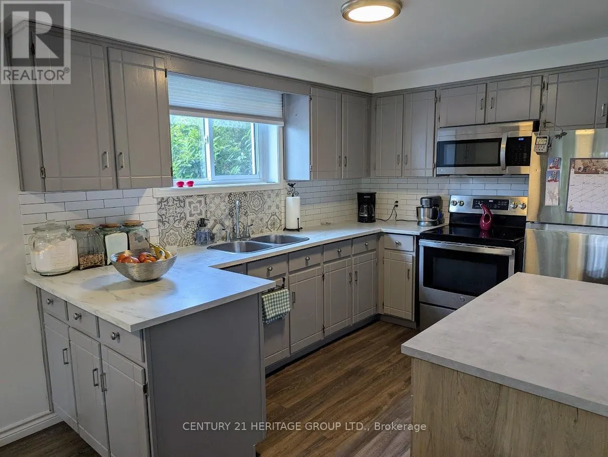 176 JOHN STREET W