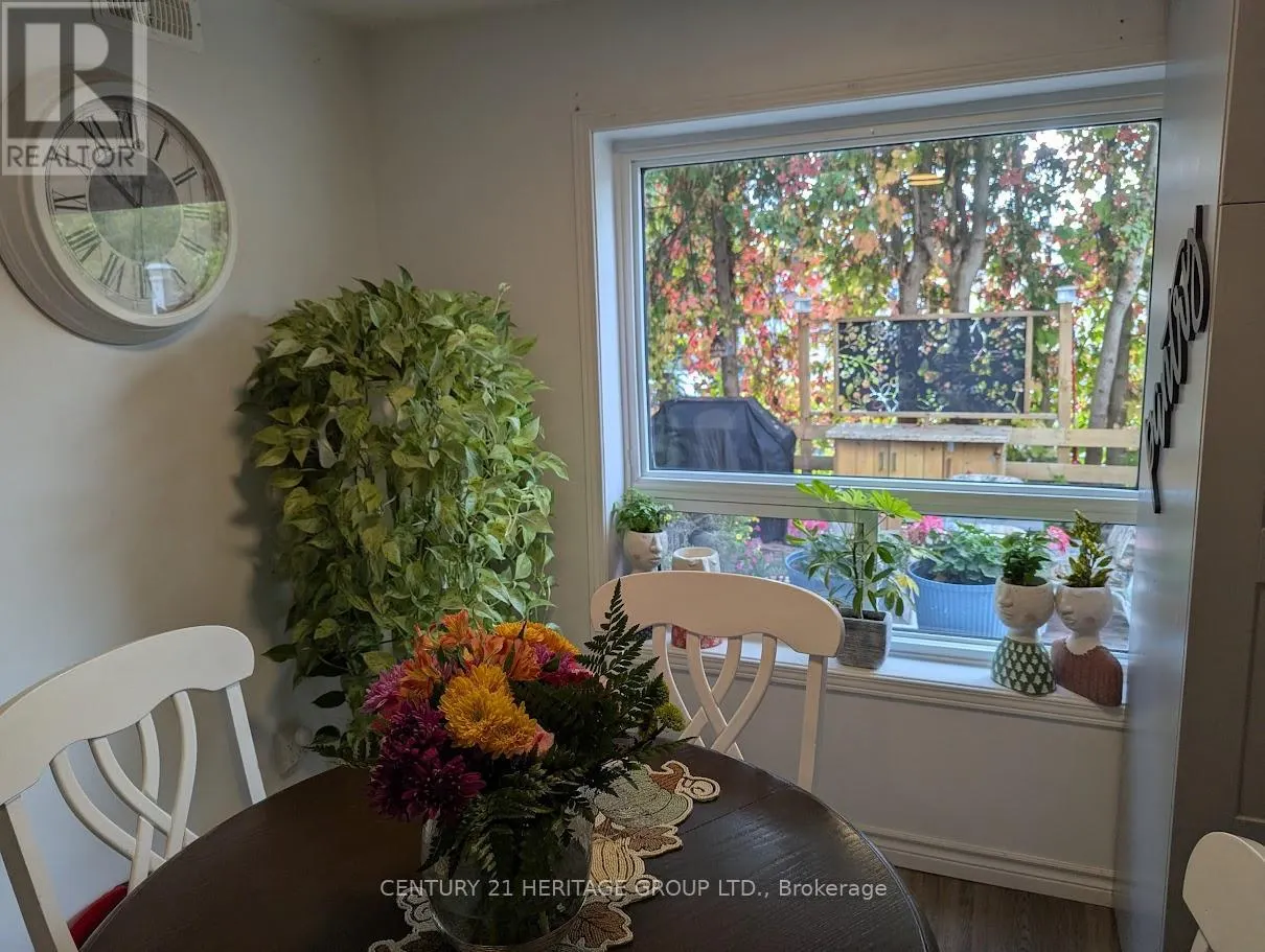 176 JOHN STREET W