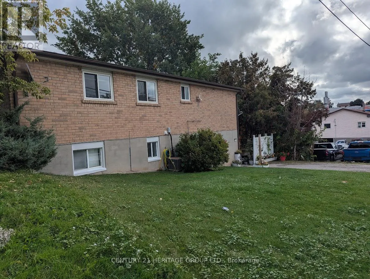 176 JOHN STREET W