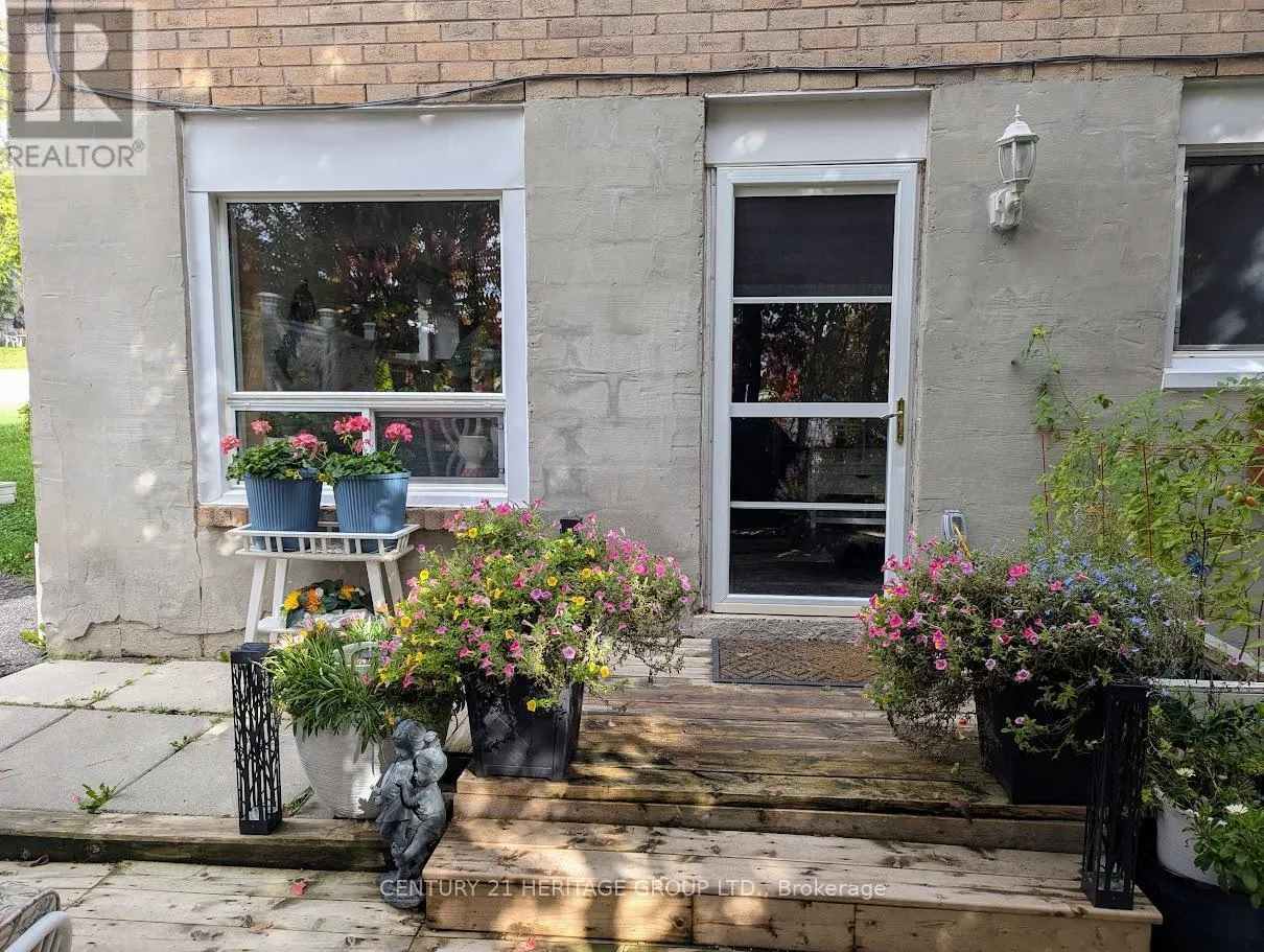 176 JOHN STREET W