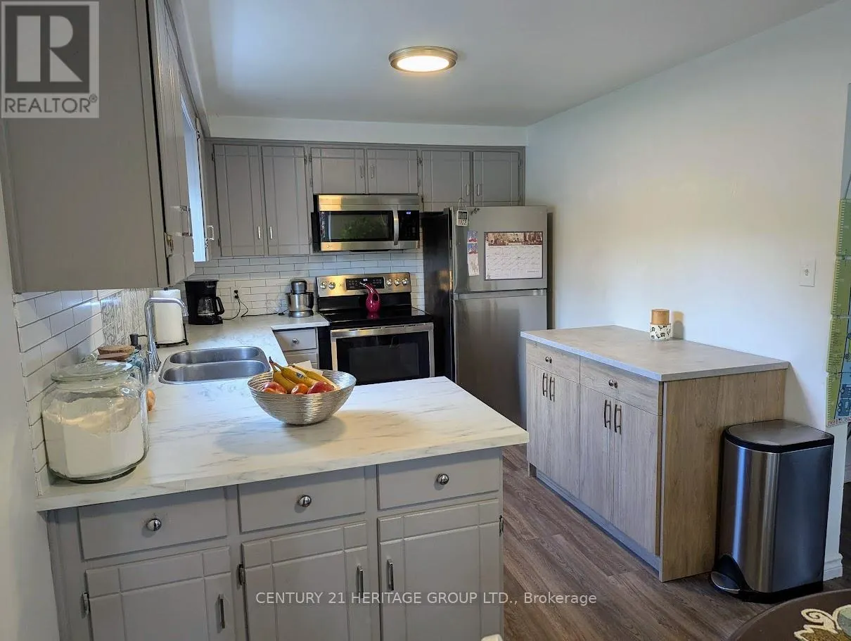 176 JOHN STREET W