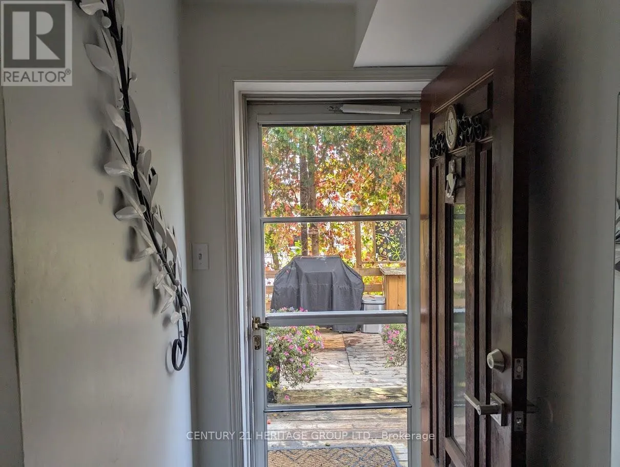 176 JOHN STREET W