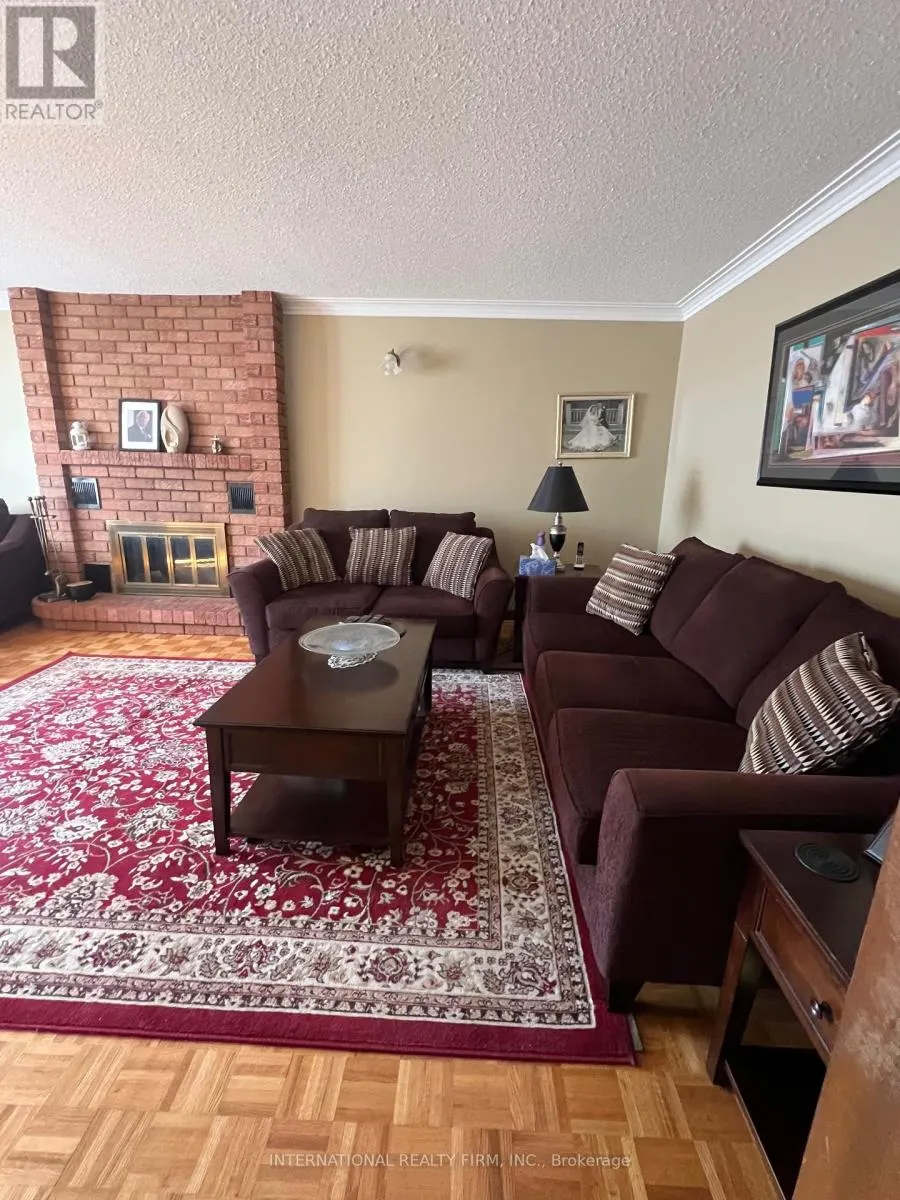95 DUNSTAN CRESCENT