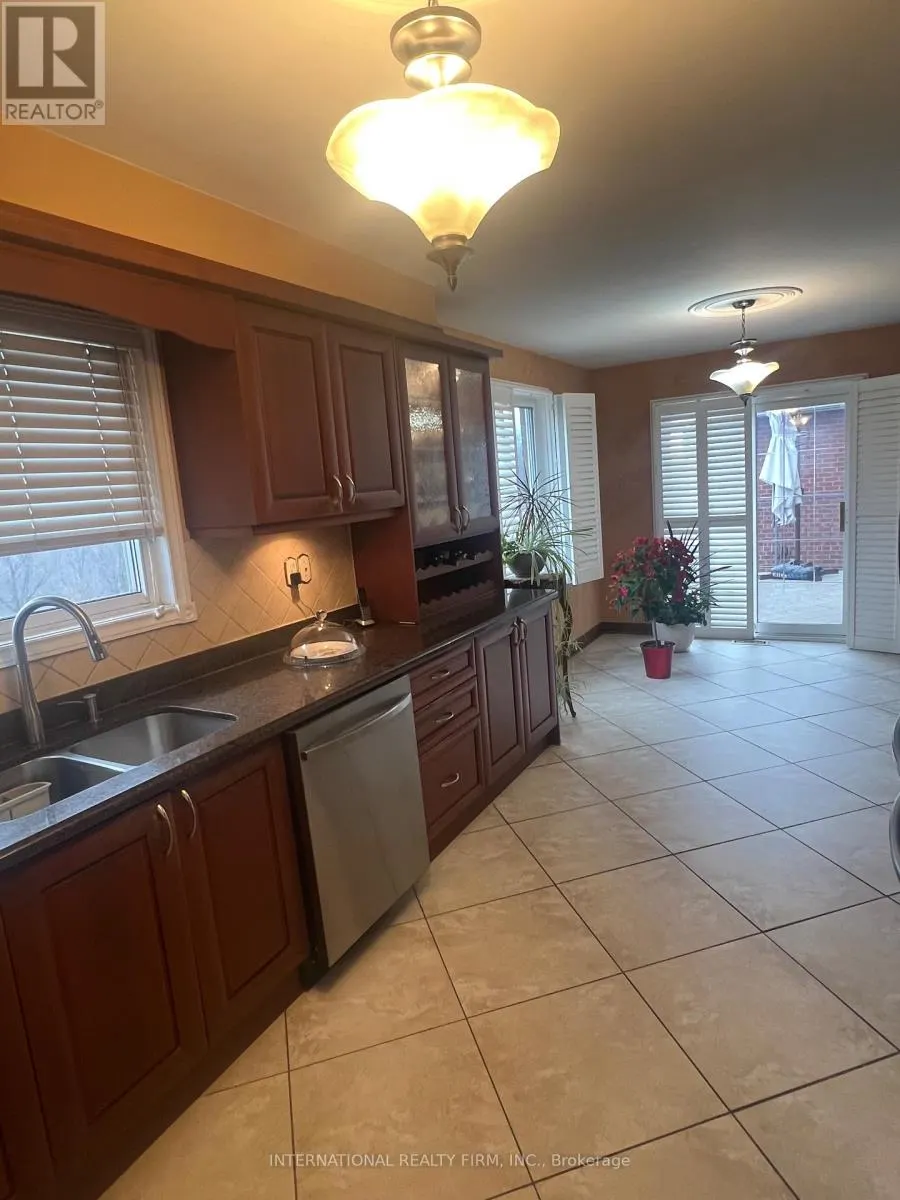 95 DUNSTAN CRESCENT