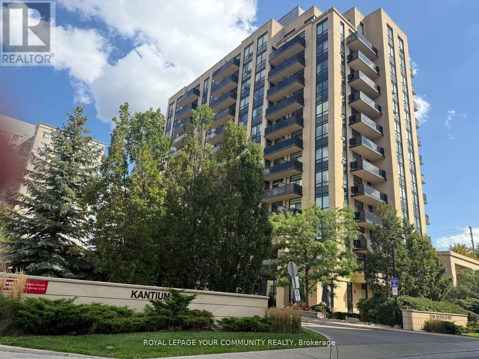 208 - 520 STEELES AVENUE W