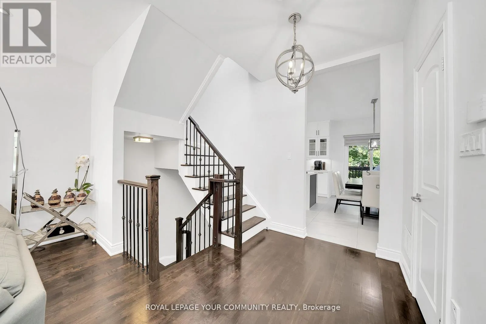 5 - 8032 KIPLING AVENUE