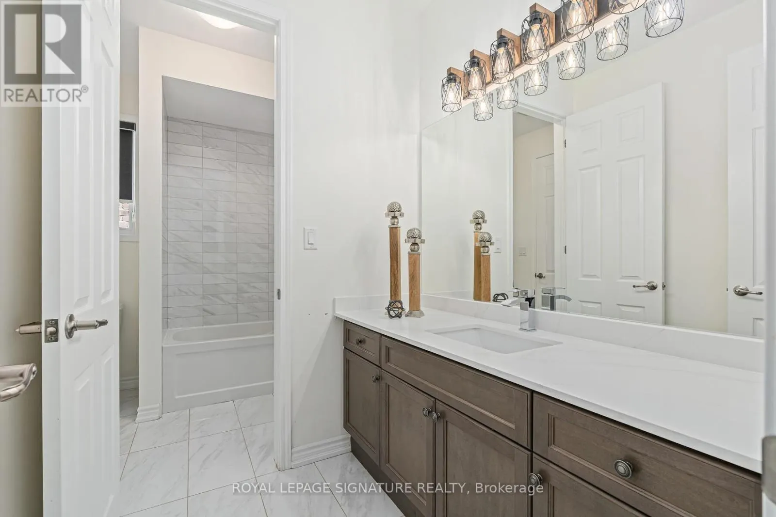 31 STREAMSIDE STREET