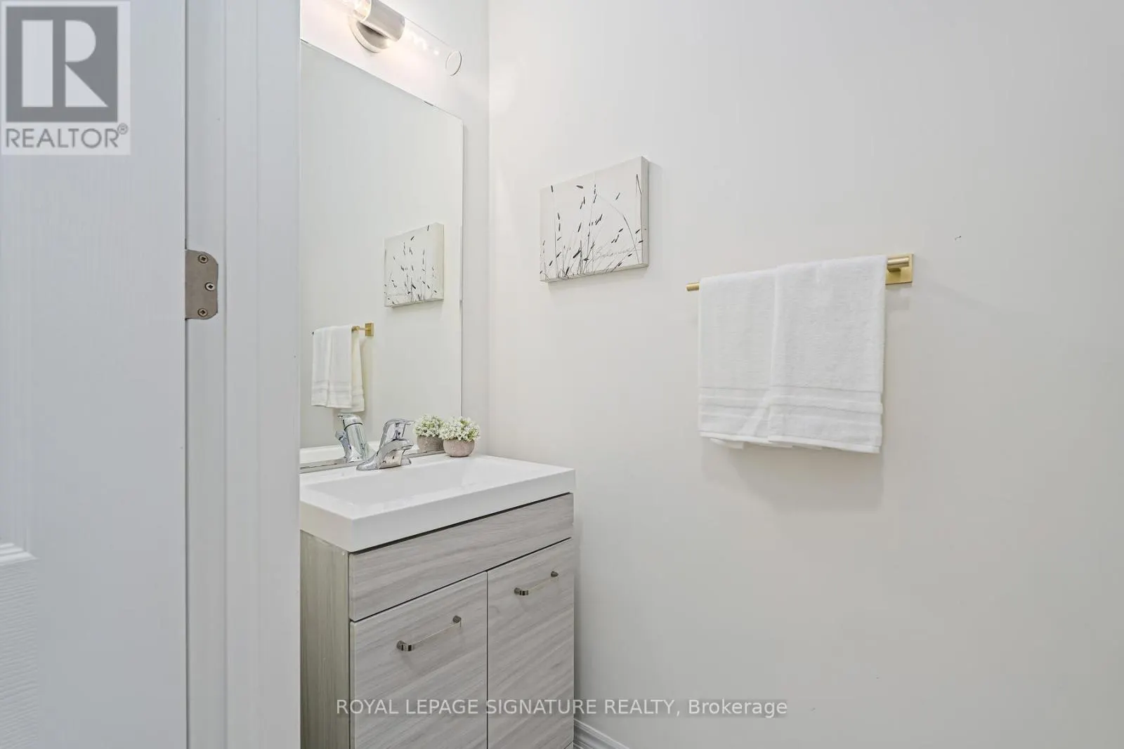 31 STREAMSIDE STREET