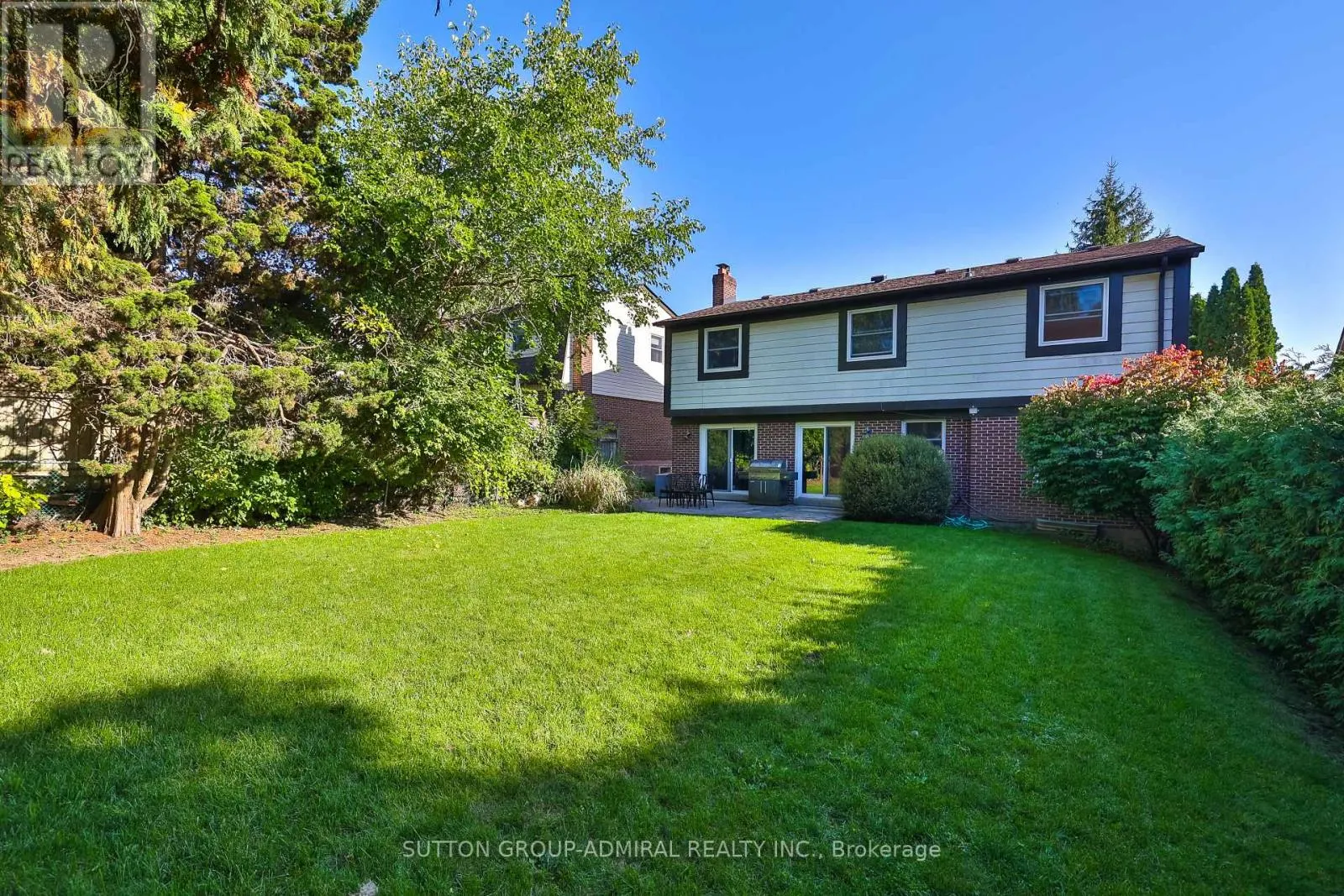 22 COBBLESTONE DRIVE