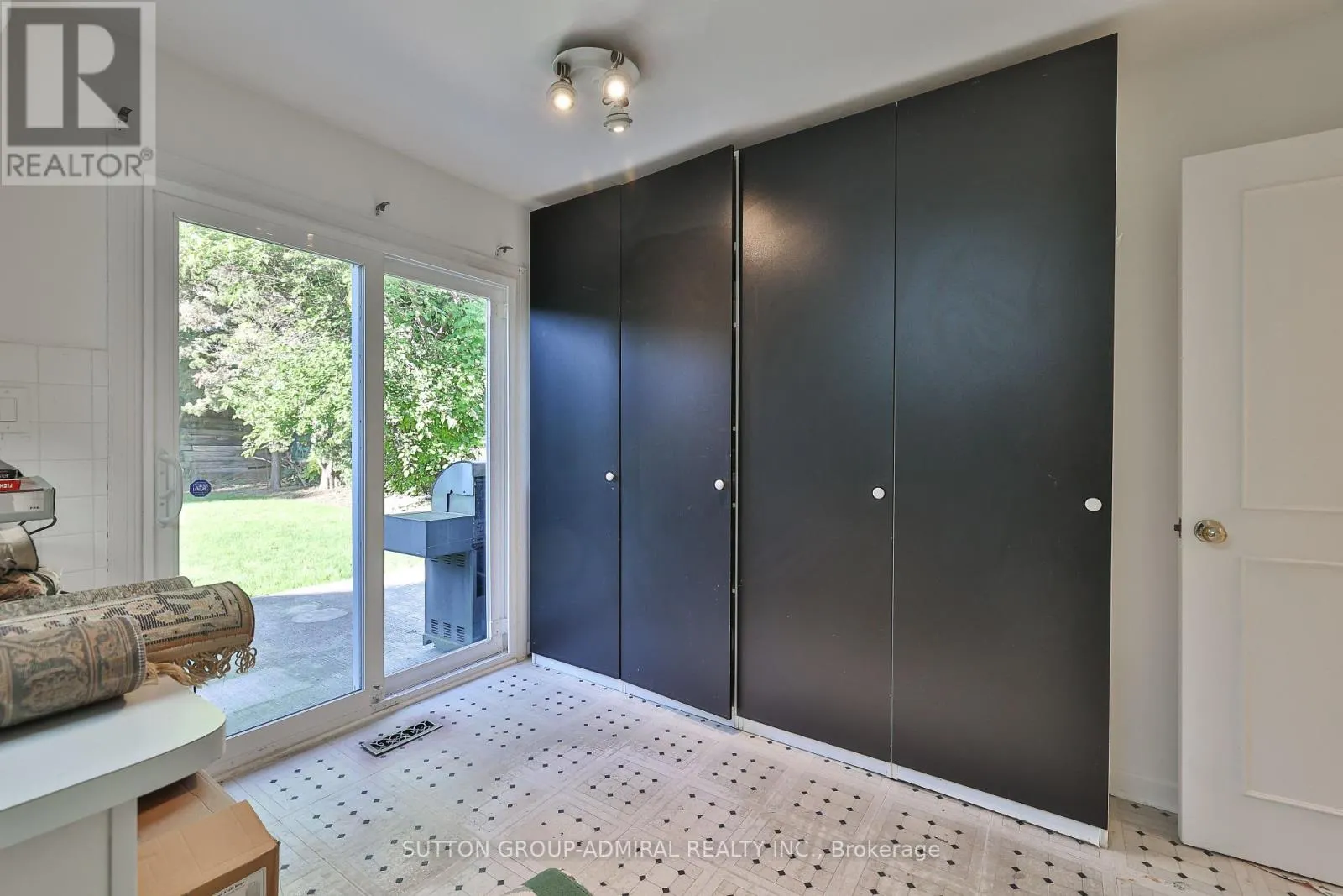 22 COBBLESTONE DRIVE