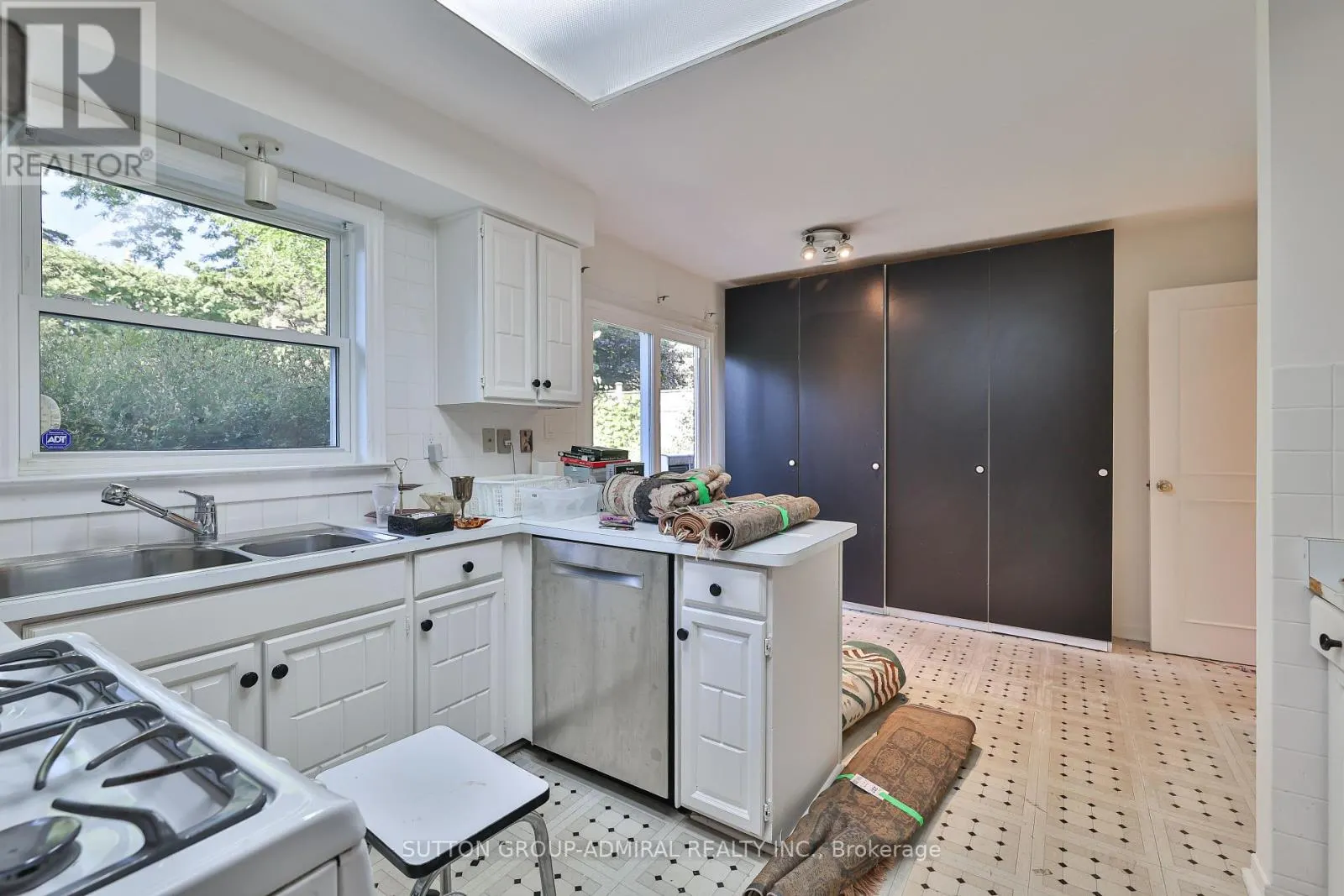 22 COBBLESTONE DRIVE