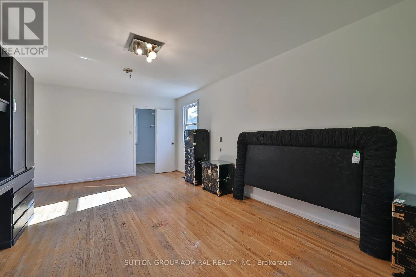 22 COBBLESTONE DRIVE