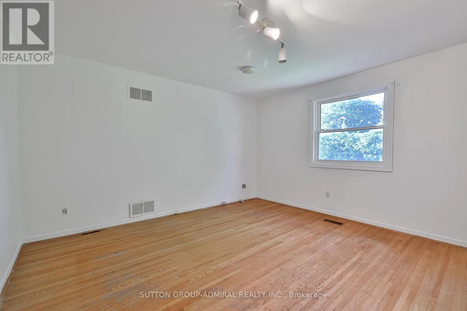 22 COBBLESTONE DRIVE