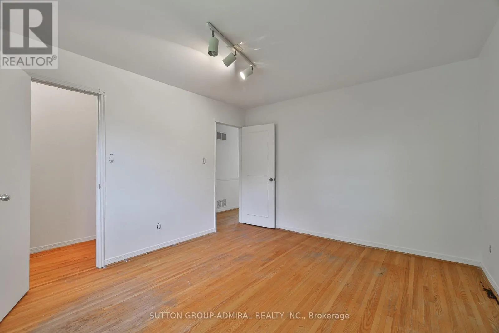 22 COBBLESTONE DRIVE