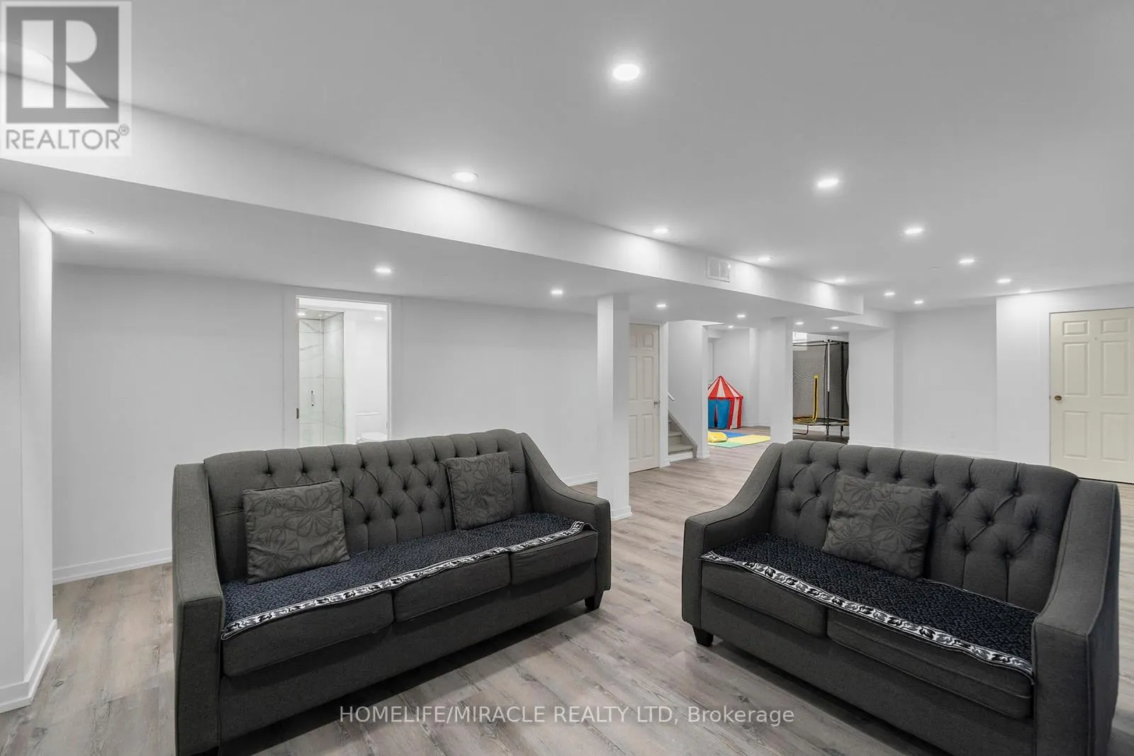129 VIPOND WAY