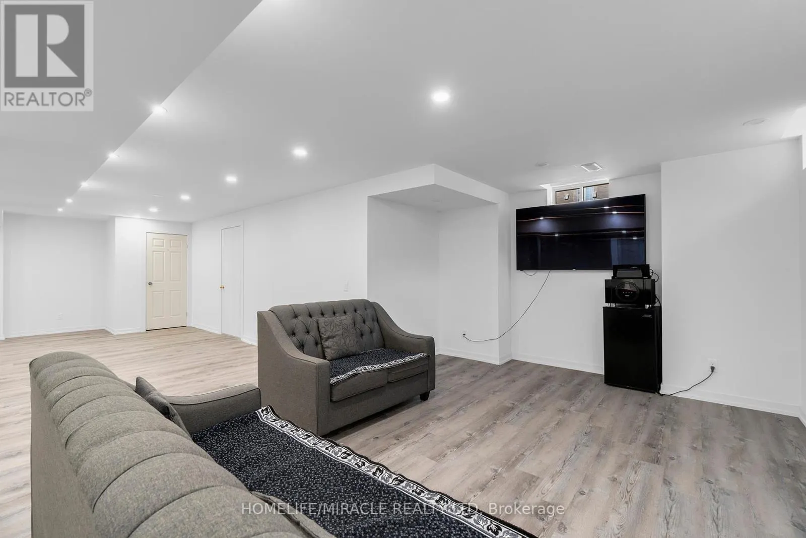 129 VIPOND WAY