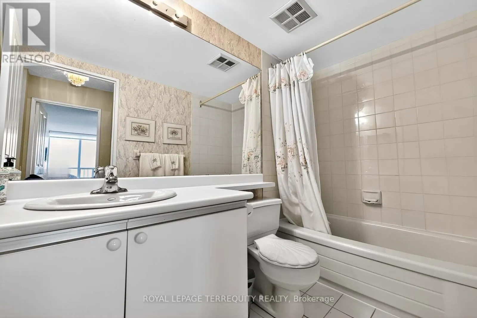 1402 - 110 PROMENADE CIRCLE
