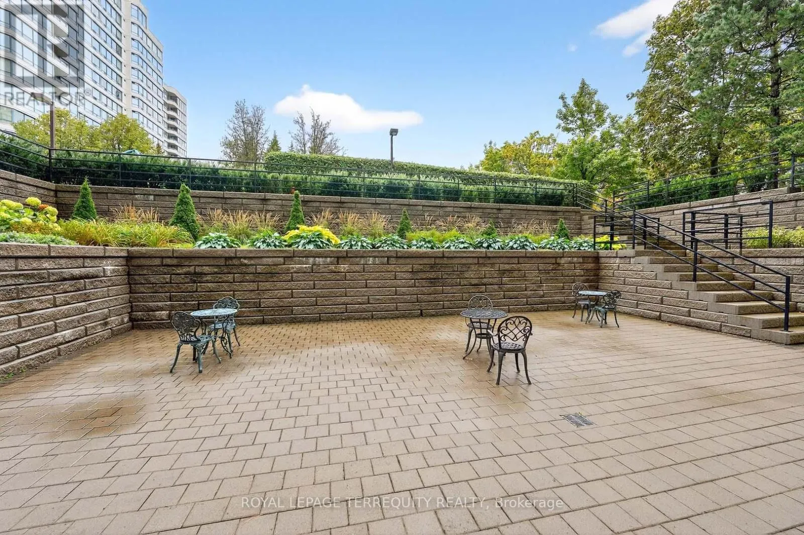 1402 - 110 PROMENADE CIRCLE