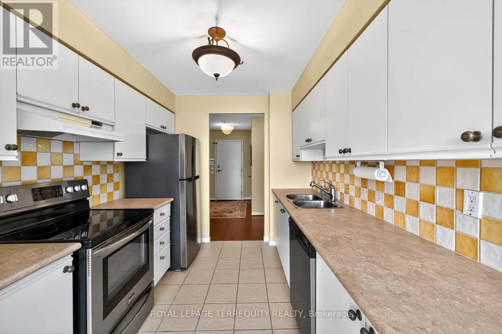 1402 - 110 PROMENADE CIRCLE
