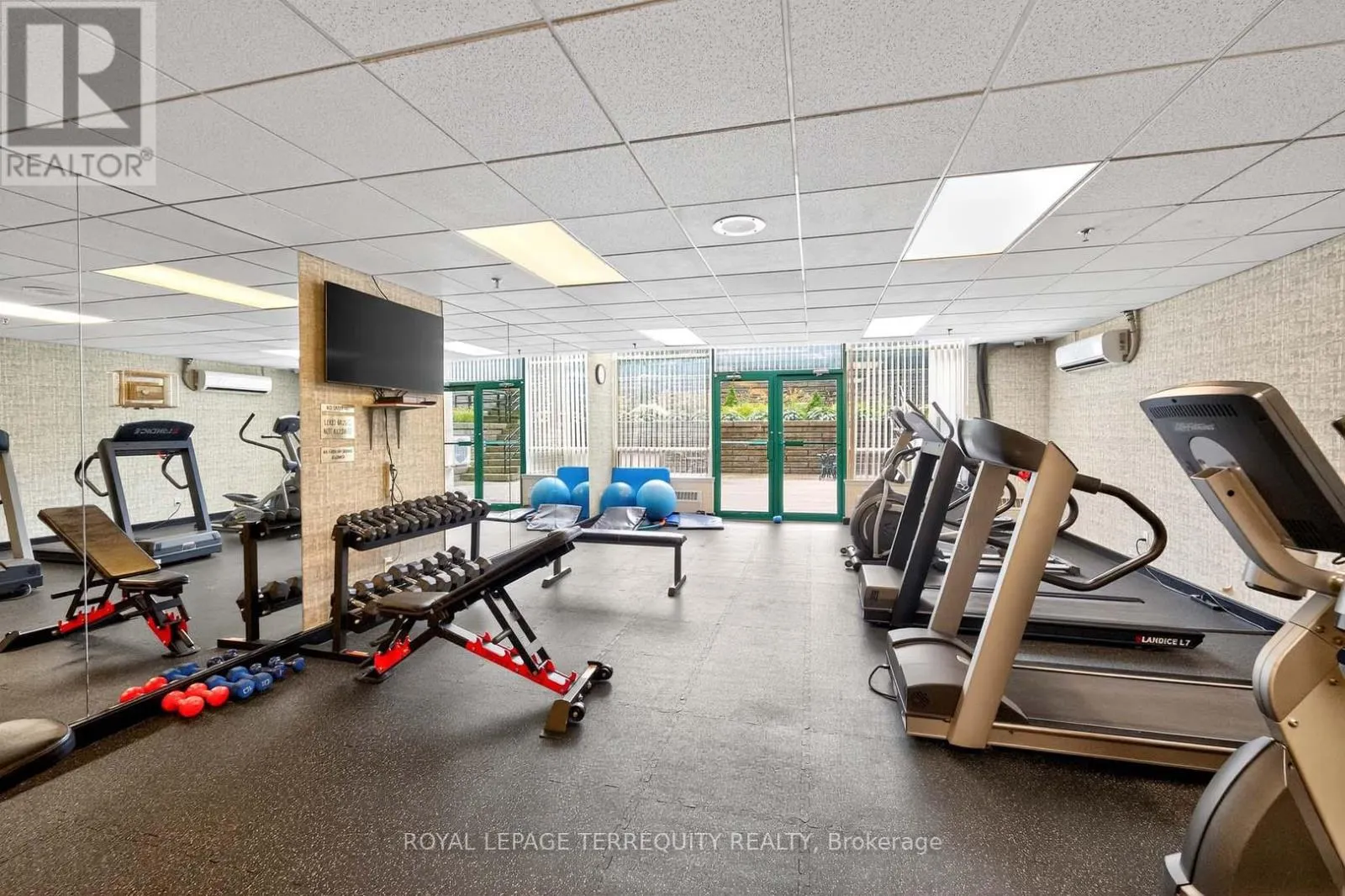1402 - 110 PROMENADE CIRCLE