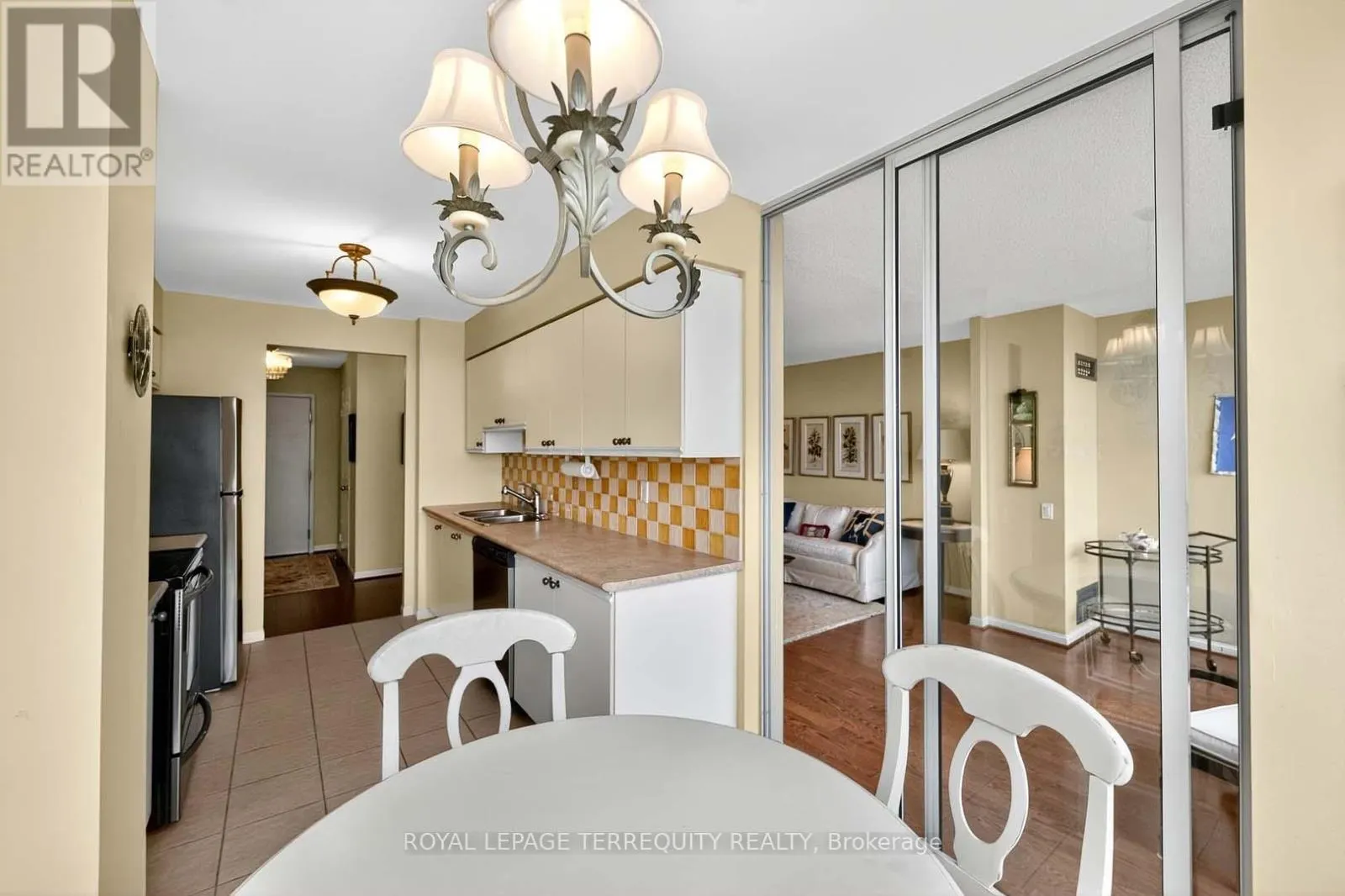 1402 - 110 PROMENADE CIRCLE