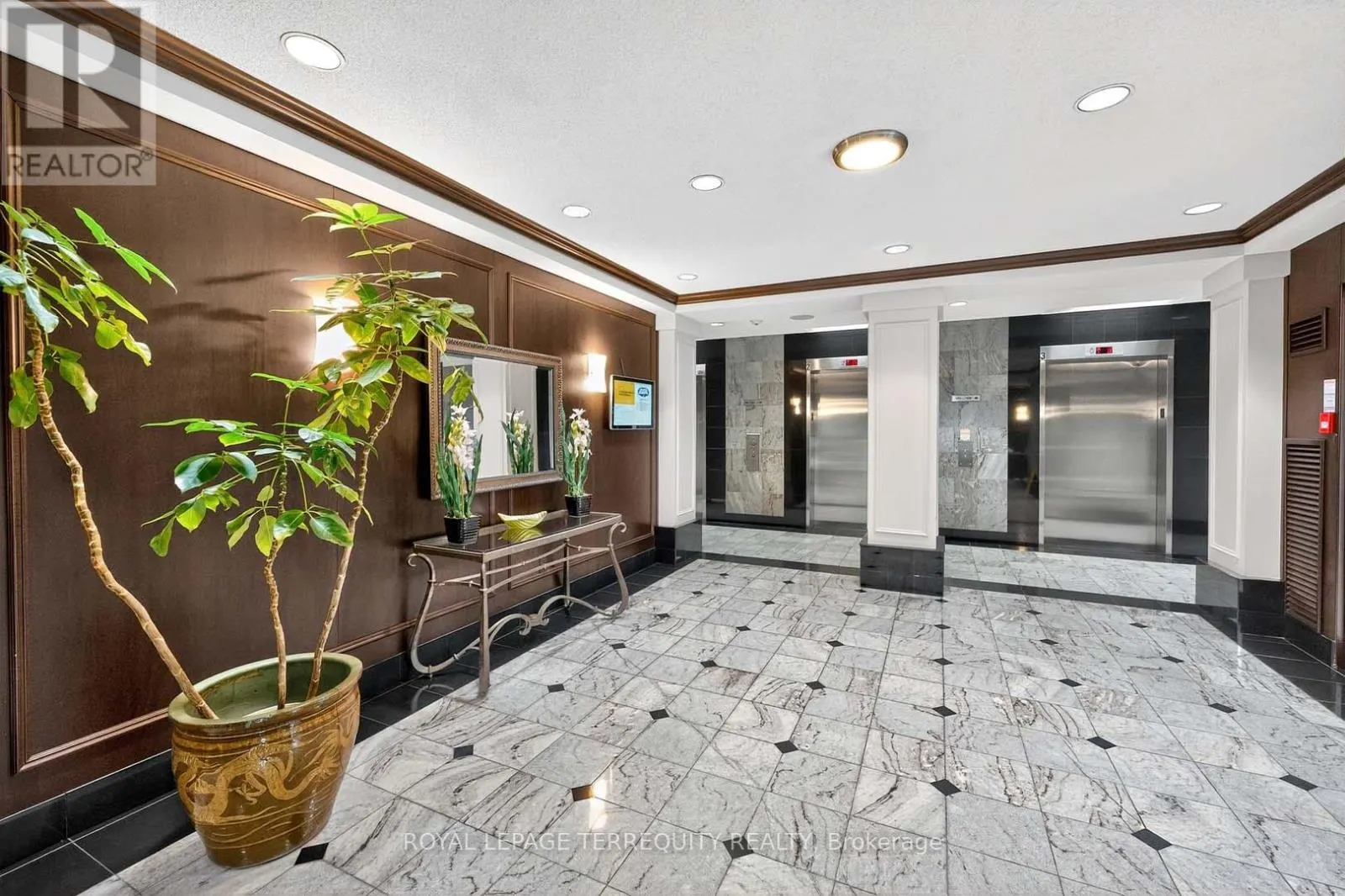1402 - 110 PROMENADE CIRCLE