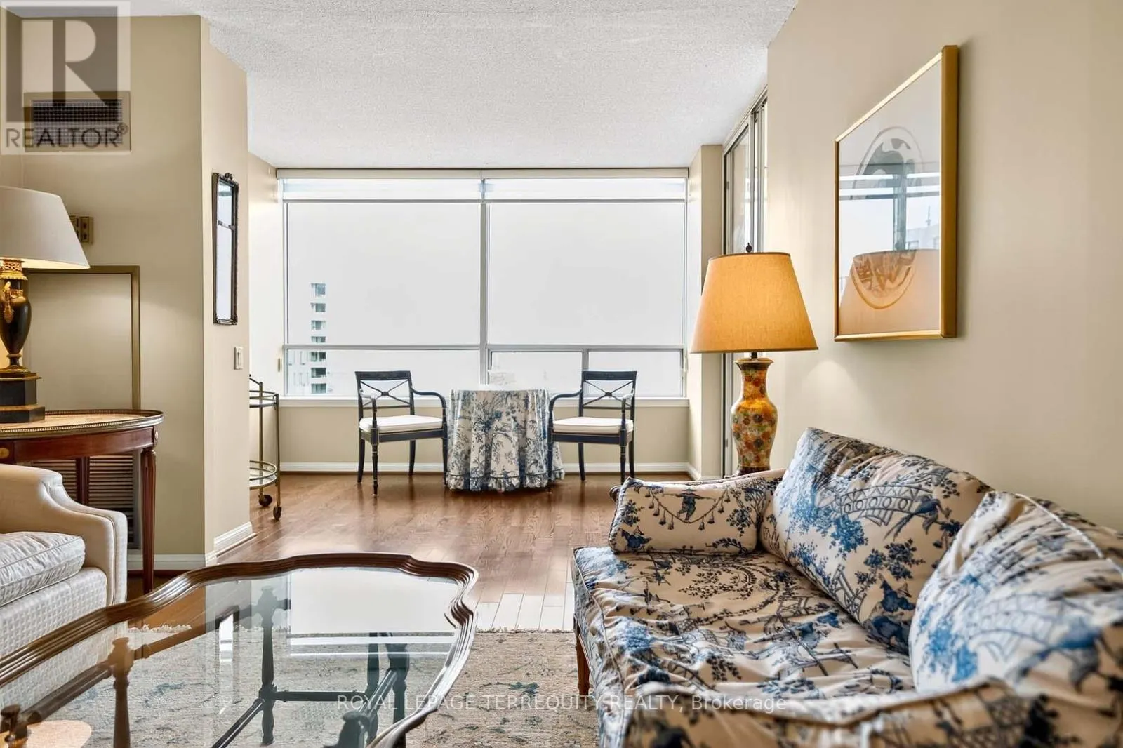 1402 - 110 PROMENADE CIRCLE