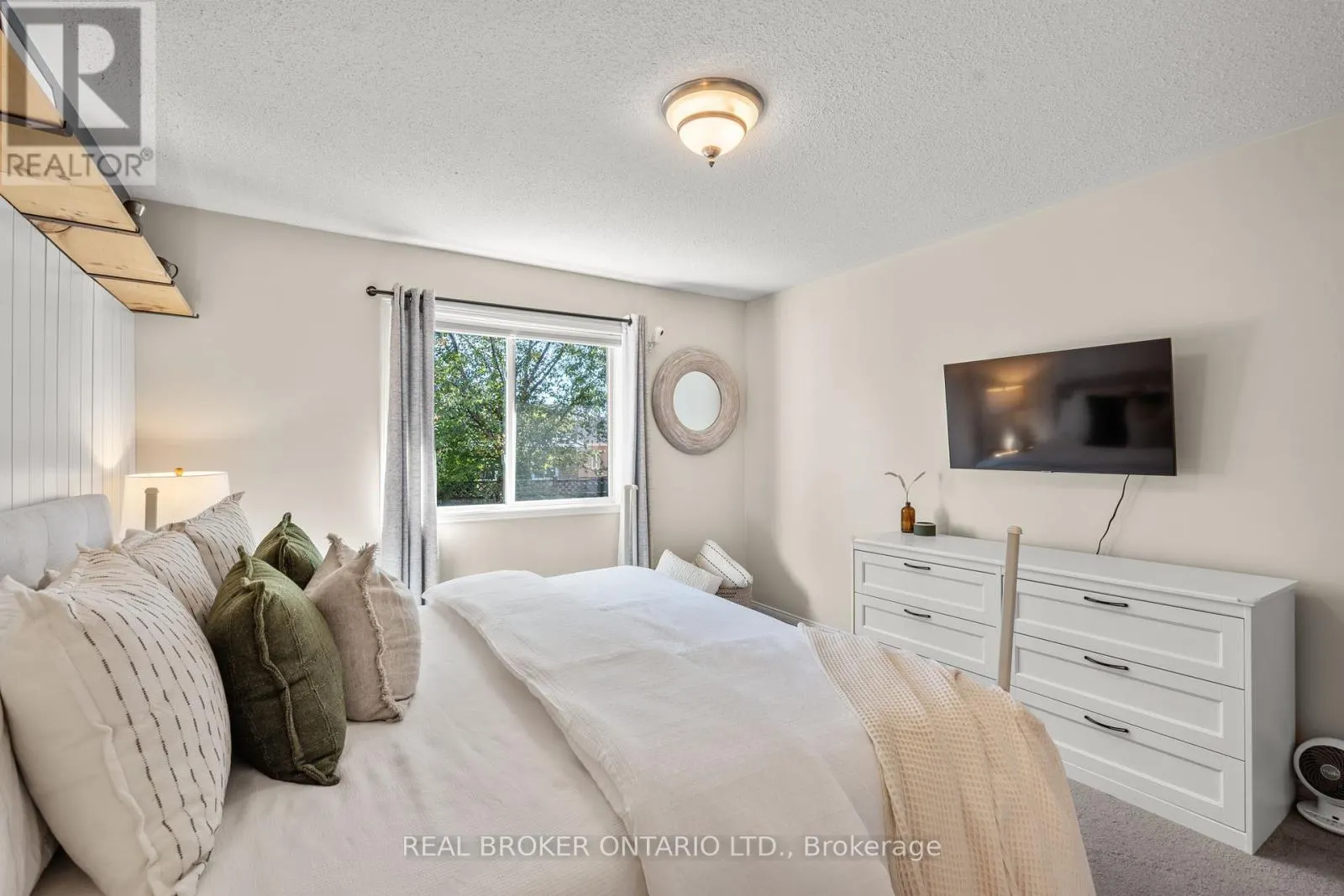 46 BOLSTER LANE