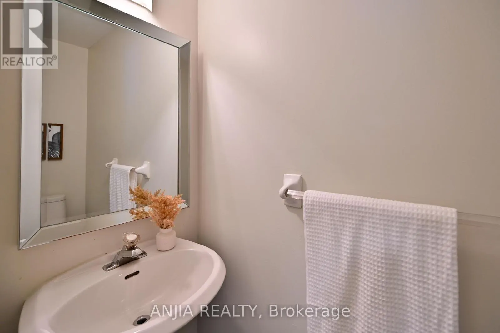 30 ANNINA CRESCENT
